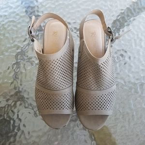 Womens 6.5 taupe open toe sandal